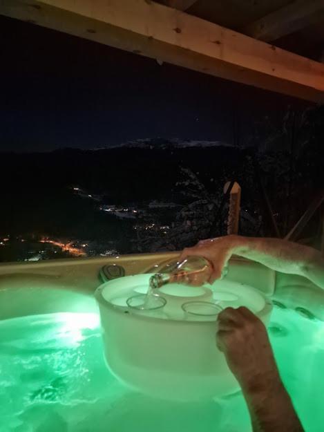 Ferienwohnung Molden 1 - Med Jacuzzi! Luster Exterior foto